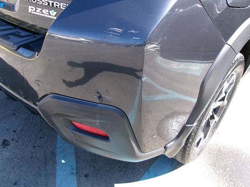 Used 2017 Subaru Crosstrek 2.0i Limited image 5