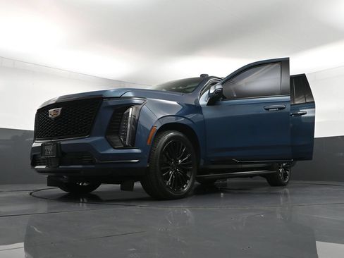 Used 2025 Cadillac Escalade ESV Sport Platinum AWD/4WD image 44