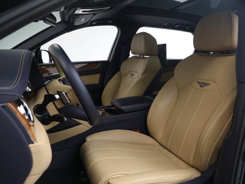 Certified 2024 Bentley Bentayga Extended Wheelbase image 17
