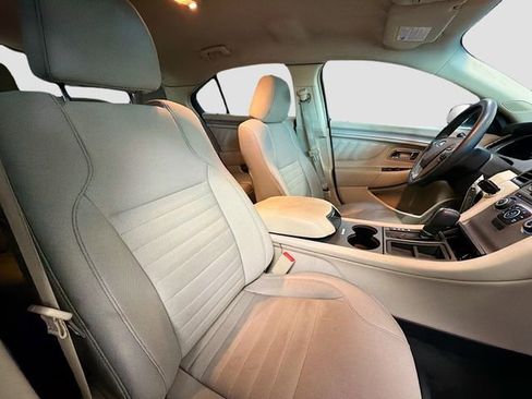 Used 2016 Ford Taurus SE image 24