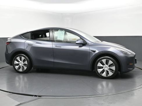 Used 2023 Tesla Model Y Long Range AWD/4WD image 6