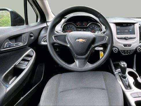 Used 2018 Chevrolet Cruze LS FWD image 6