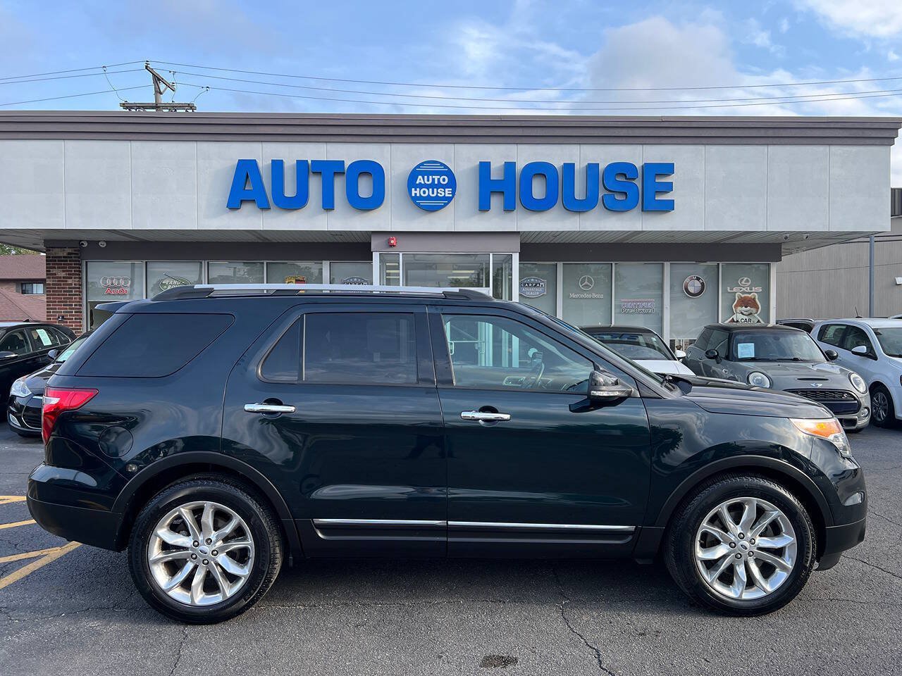 Used 2015 Ford Explorer XLT w/ Equipment Group 202A FWD image 8