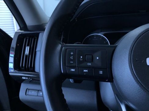 Used 2025 Nissan Pathfinder SV image 25