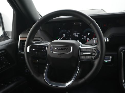 Used 2025 GMC Yukon XL Denali AWD/4WD image 19