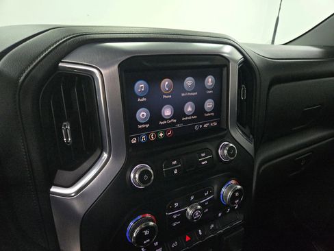 Used 2022 GMC Sierra 3500 SLT w/ SLT Convenience Package image 19