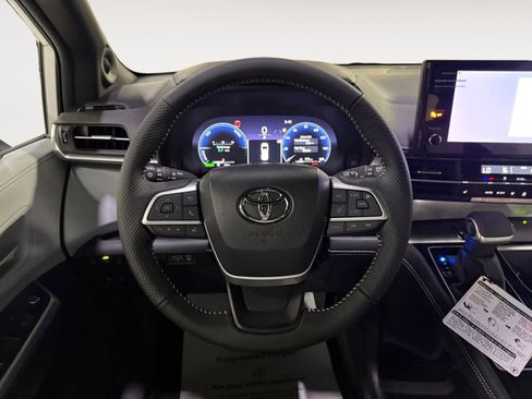 New 2026 Toyota Sienna XSE FWD image 15