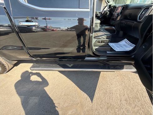 Used 2019 Chevrolet Silverado 1500 High Country w/ Technology Package AWD/4WD image 6