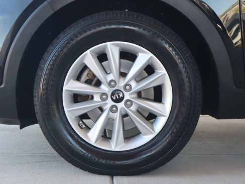 Used 2020 Kia Sorento LX w/ LX I4 Convenience Package AWD/4WD image 5