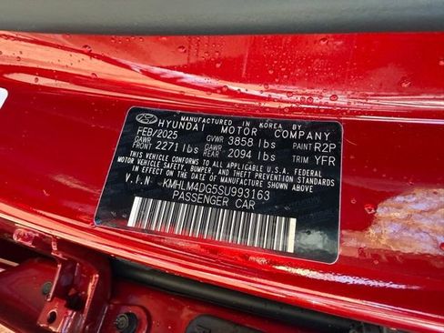 Certified 2025 Hyundai Elantra Sport image 33