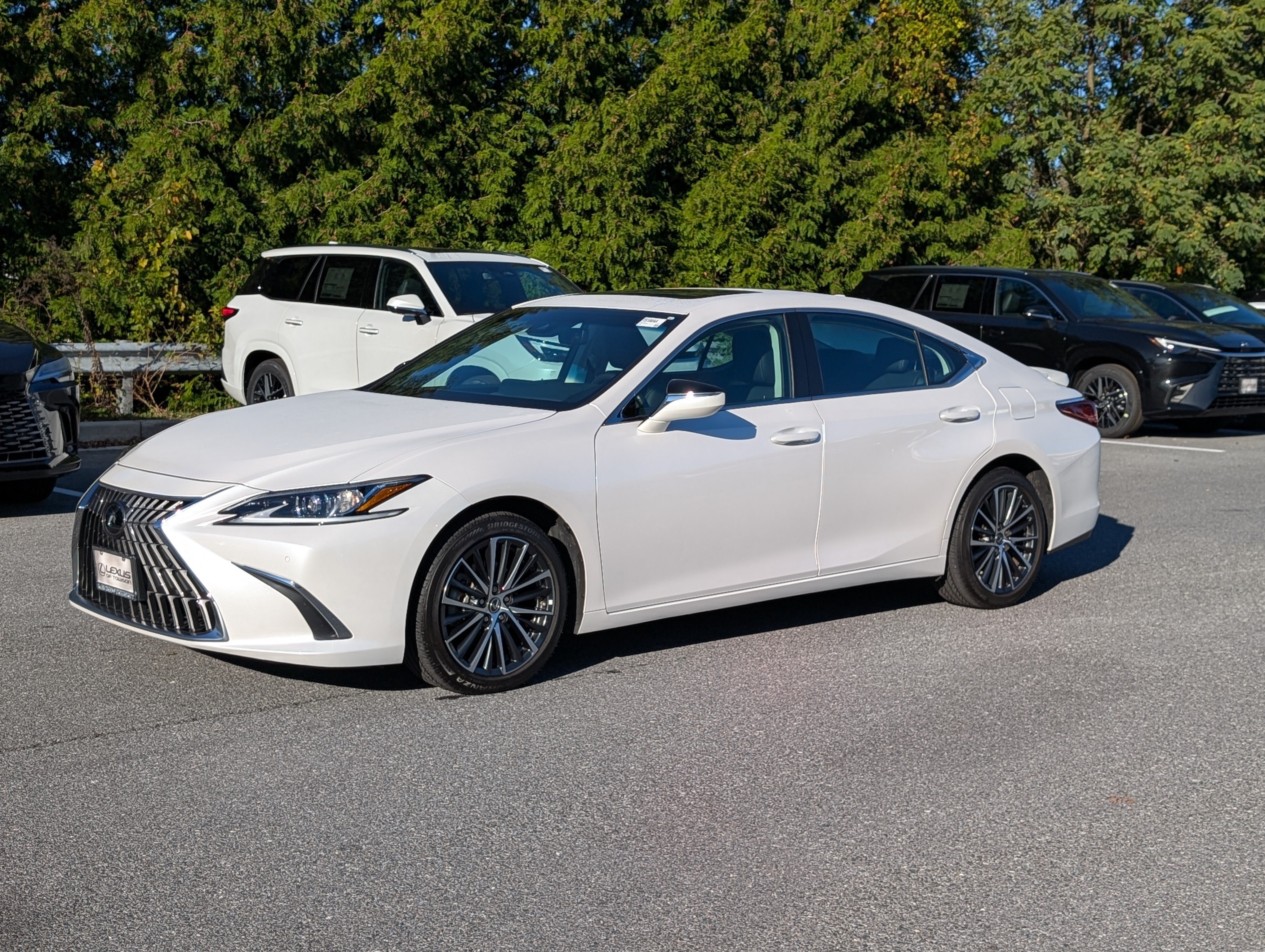 Used 2025 Lexus ES 350 w/ Premium Package FWD image 7