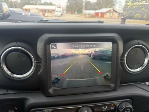 Used 2020 Jeep Gladiator Overland image 25