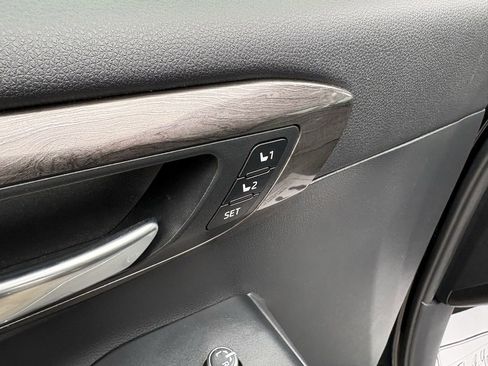 Used 2020 Toyota Highlander Limited image 24