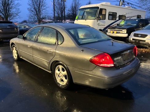 Used 2004 Ford Taurus SE image 10