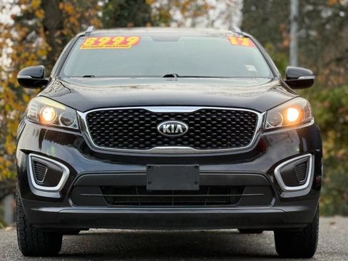 Used 2017 Kia Sorento LX w/ LX Convenience Package image 2
