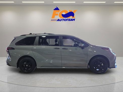 Certified 2025 Toyota Sienna XSE image 6