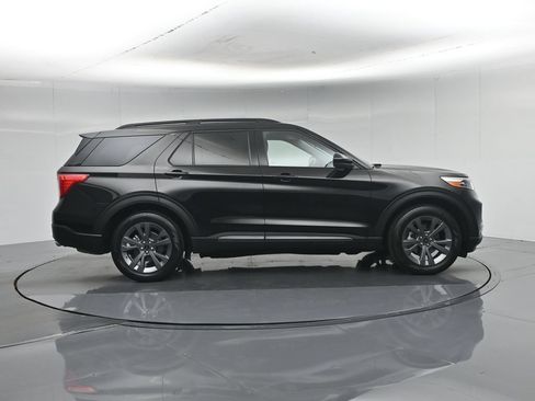 Used 2023 Ford Explorer XLT w/ Equipment Group 202A RWD image 28