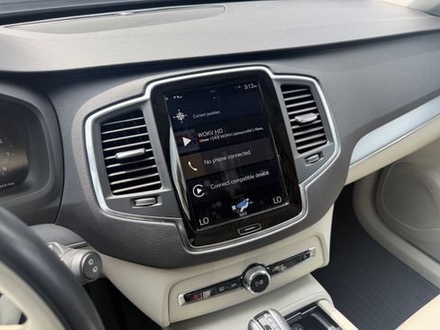 Used 2022 Volvo XC90 T5 Momentum w/ Protection Package Premier FWD image 26