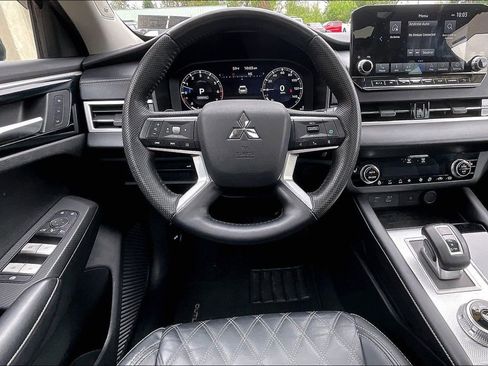Used 2023 Mitsubishi Outlander SEL AWD/4WD image 5