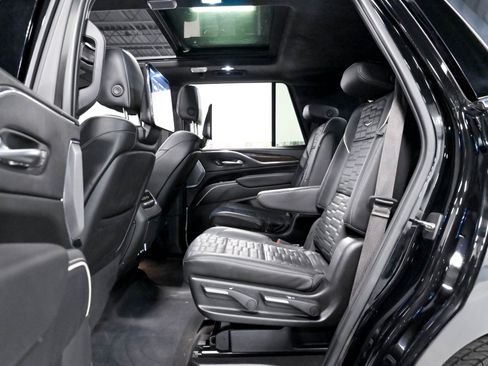 Used 2024 Cadillac Escalade Premium Luxury Platinum AWD/4WD image 13