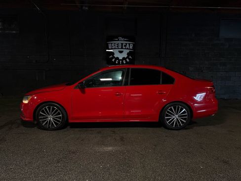 Used 2015 Volkswagen Jetta Sport FWD image 2