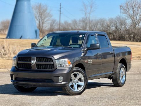 Used 2017 RAM 1500 Express w/ Express Value Package image 1