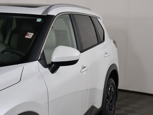 Used 2025 Nissan Rogue SV w/ SV Premium Package image 13