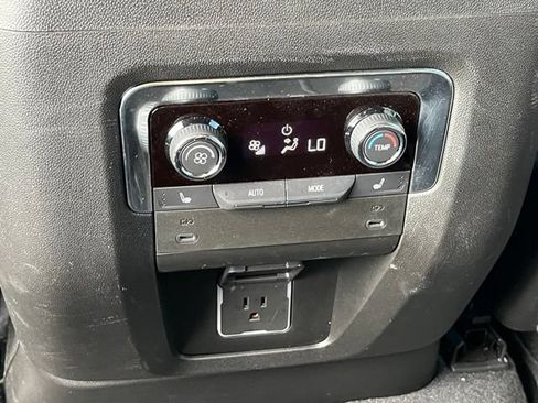 Used 2025 Chevrolet Suburban Premier AWD/4WD image 19