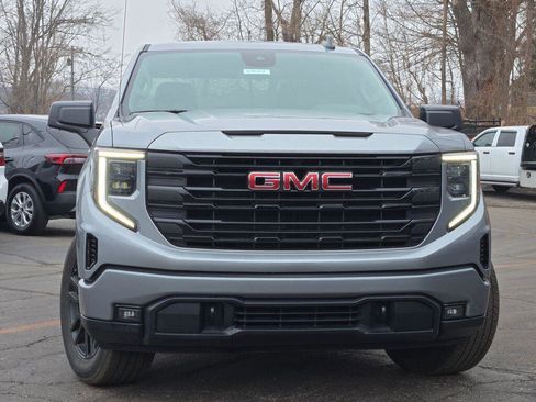 Used 2024 GMC Sierra 1500 Elevation image 3