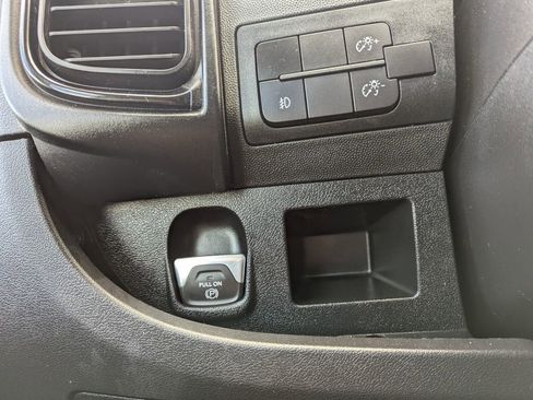 Used 2025 RAM ProMaster 2500 w/ Convenience Group image 18