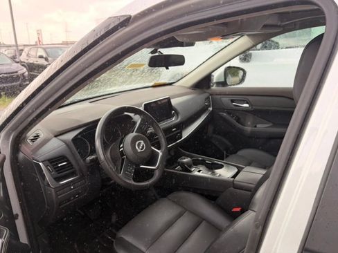 Used 2023 Nissan Rogue SV w/ SV Premium B Package FWD image 9