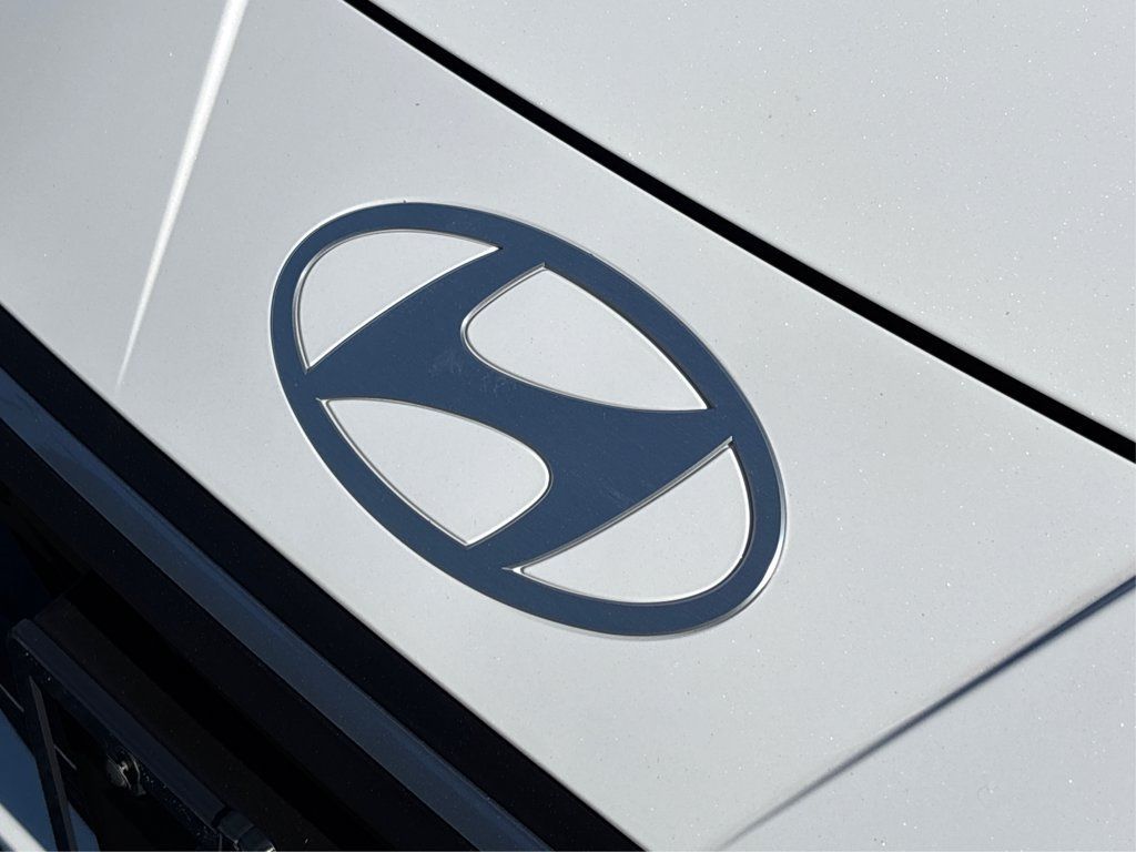 New 2025 Hyundai Elantra SEL FWD image 13