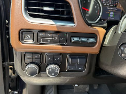 Used 2021 Chevrolet Suburban High Country w/ Premium Package image 29