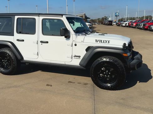 Used 2020 Jeep Wrangler Unlimited Sport S image 2