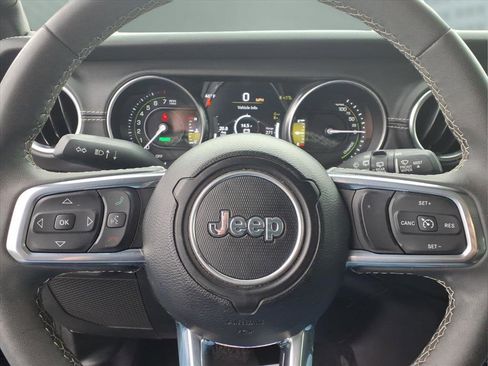 Used 2023 Jeep Wrangler Sahara image 28