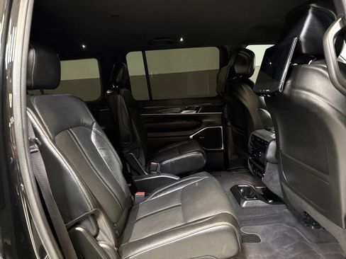 Used 2022 Jeep Wagoneer Series III w/ Rear Seat Video Group 1 image 66