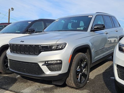 New 2025 Jeep Grand Cherokee Limited w/ Black Appearance Package AWD/4WD image 3
