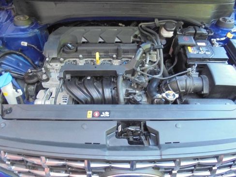 Used 2024 Hyundai Venue Limited FWD image 32
