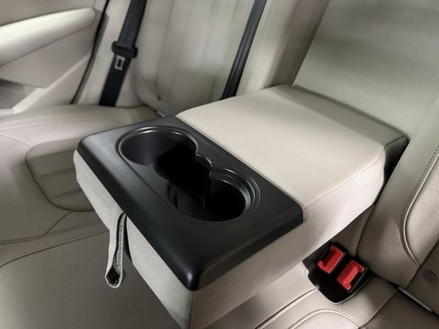 Used 2020 Volkswagen Passat 2.0T SEL image 18