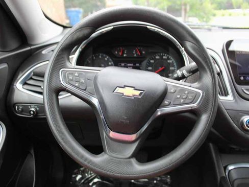 Used 2019 Chevrolet Malibu LT FWD image 15