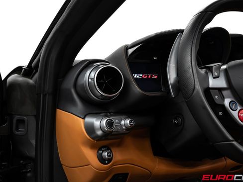 Used 2021 Ferrari 812 GTS image 30