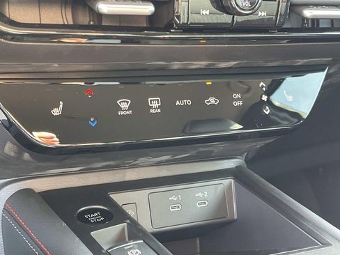 New 2026 Nissan Kicks SR w/ Cold Weather Package FWD image 25