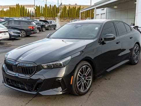 Used 2024 BMW 530i xDrive w/ M Sport Package image 6