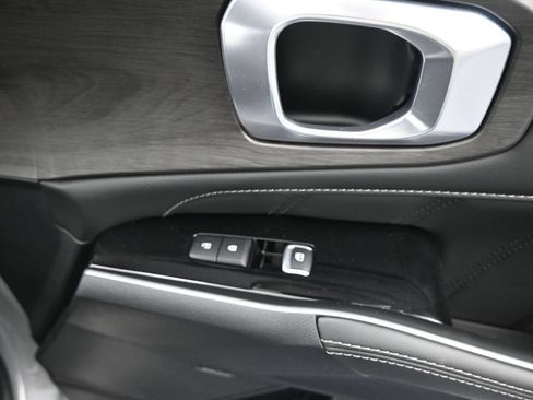 Certified 2025 Kia Sorento SX Prestige AWD/4WD image 13
