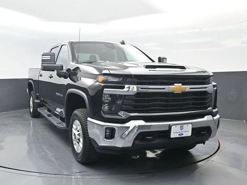 Used 2025 Chevrolet Silverado 2500 LT w/ Convenience Package AWD/4WD image 2