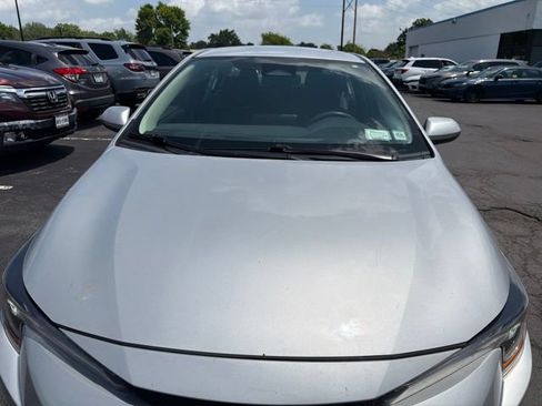 Used 2023 Toyota Corolla LE FWD image 3