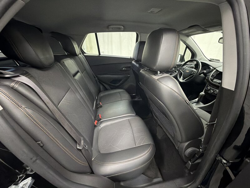 Used 2019 Chevrolet Trax LT w/ LT Convenience Package AWD/4WD image 14
