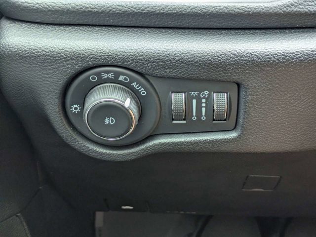 Used 2024 Chrysler Pacifica Limited w/ S Appearance Package FWD image 22