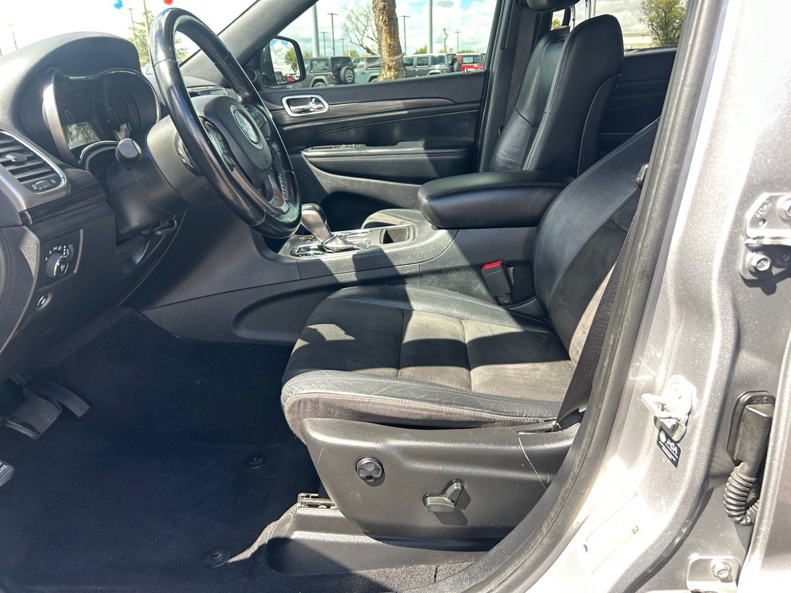 Used 2021 Jeep Grand Cherokee Laredo X AWD/4WD image 14