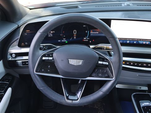 Used 2024 Cadillac Lyriq Luxury RWD image 17